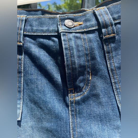 Abercrombie and Fitch Quality Smooth Denim Skirt, Size 4 - Picture 2 of 9